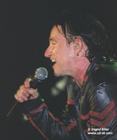 Bono-mic6.jpg