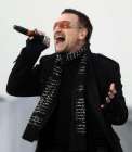 U2 singer Bono performs at the 'We Are One': Opening Inaugural Celebration at the Lincoln Memorial Washington January 18, 2009. REUTERS/Jim Young (UNITED STATES)